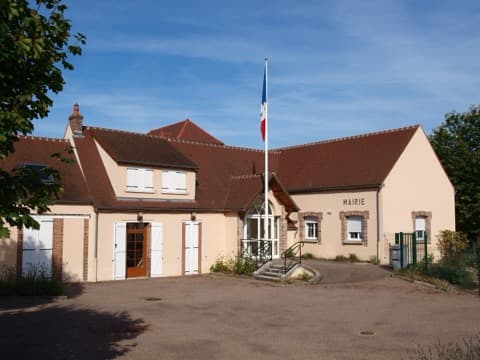 Élagueur Courtois-sur-Yonne